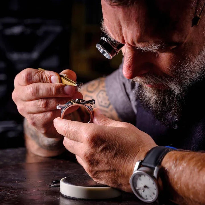 atelier horloger paris montre luxe qualité